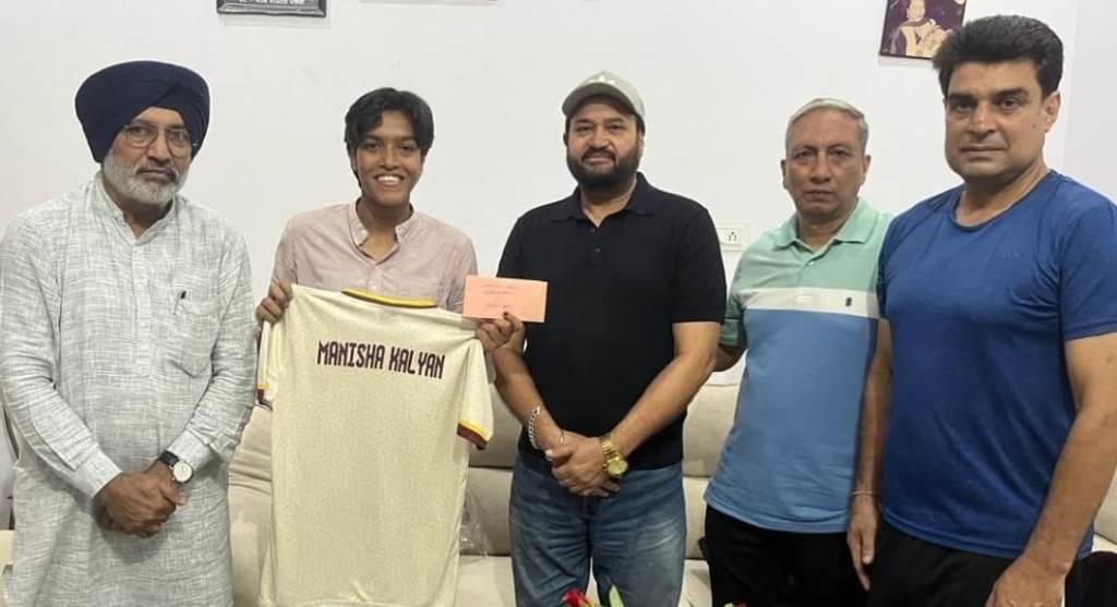 Football Players Welfare Society Mahilpur honours star footballer Manisha Kalyan